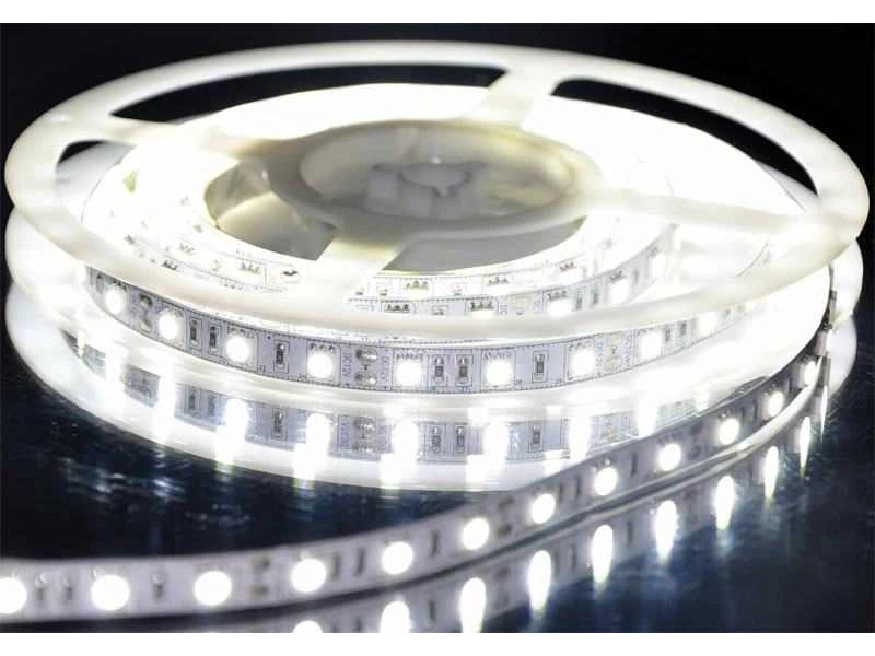 Диодна лента в СТУДЕНО бяло с ГОЛЕМИ диоди, 300бр. Диодна лента в СТУДЕНО бяло с ГОЛЕМИ диоди, 300бр. - CREE Lights 1110