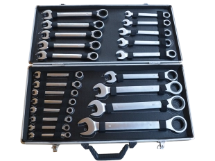 Комплект звездогаечни тресчотни ключове от 6 мм до 32 мм в метален куфар KraftRoyal Комплект звездогаечни тресчотни ключове от 6 мм до 32 мм в метален куфар KraftRoyal - подобен продукт